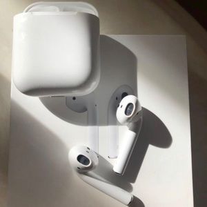 Apple AirPods Generation 2